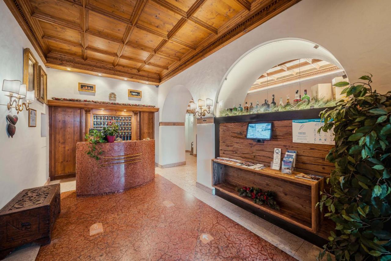 Royal Cortina Hotel