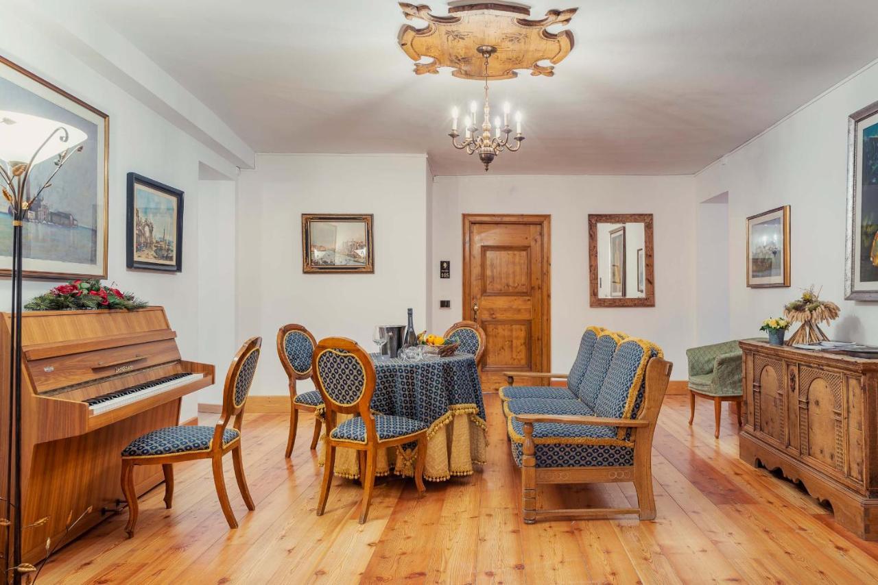 Royal Cortina Hotel