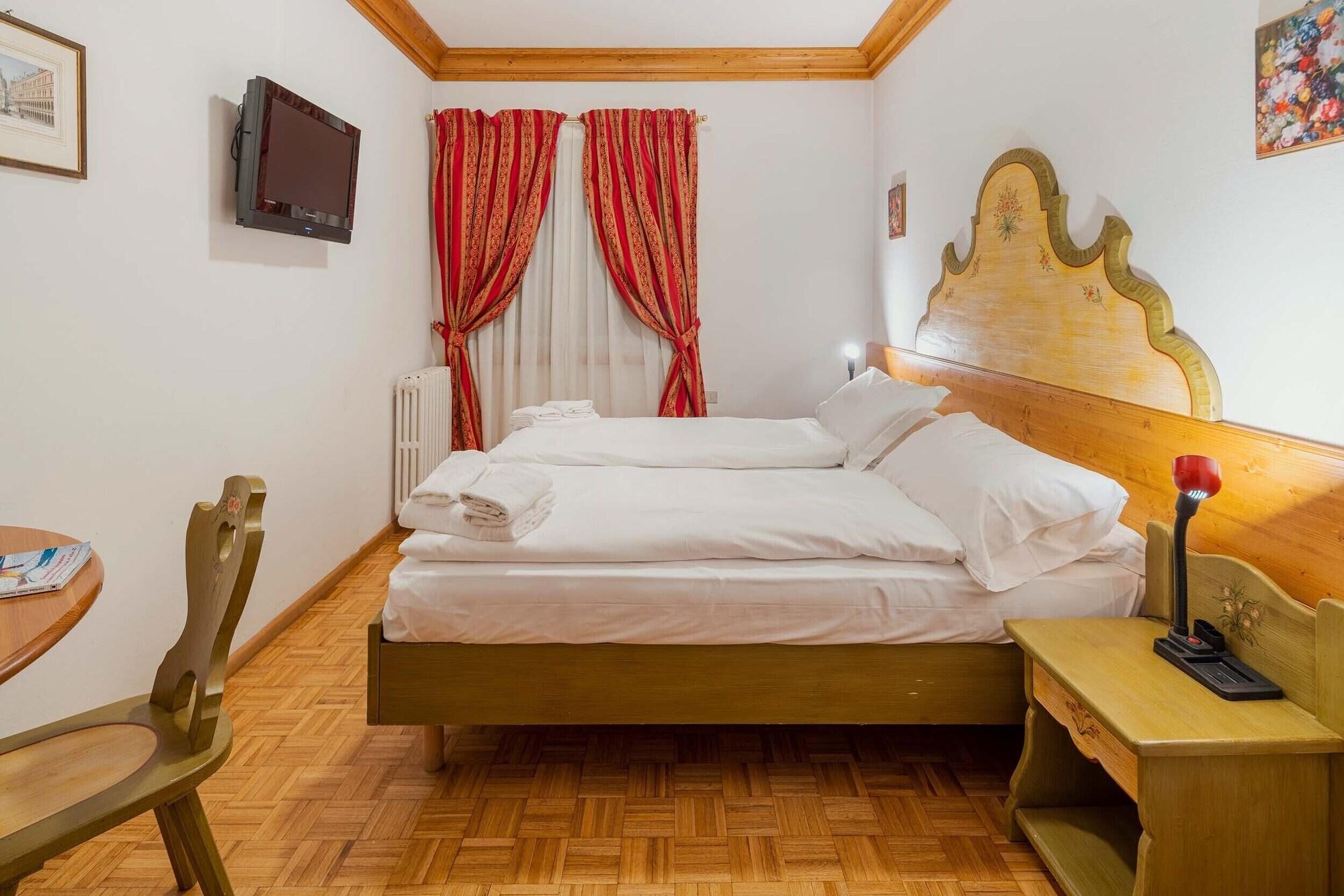 Hotel Royal Cortina 3*