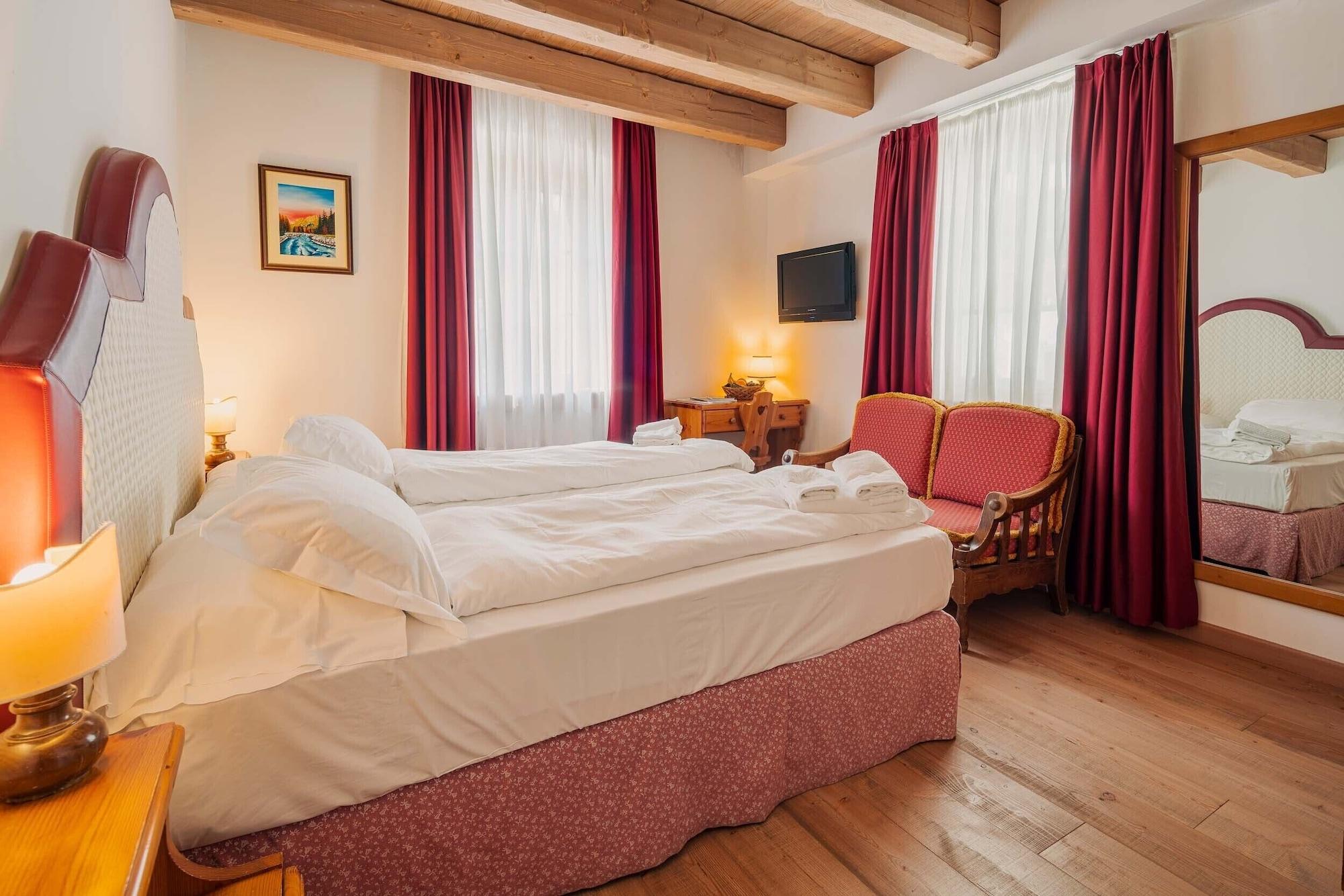 Royal Cortina Hotel 3*