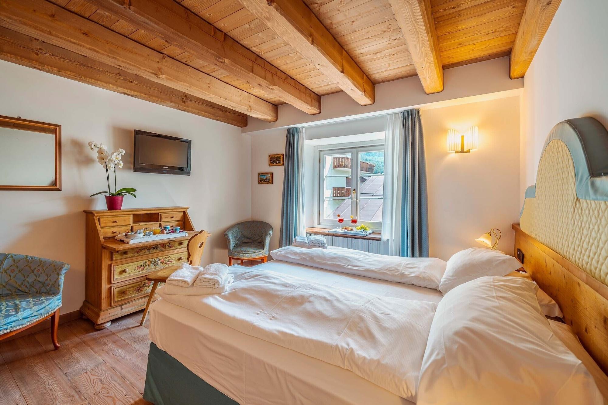 Royal Cortina Hotel 3*
